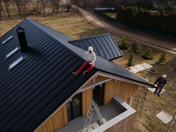 roof repairing vs replacement